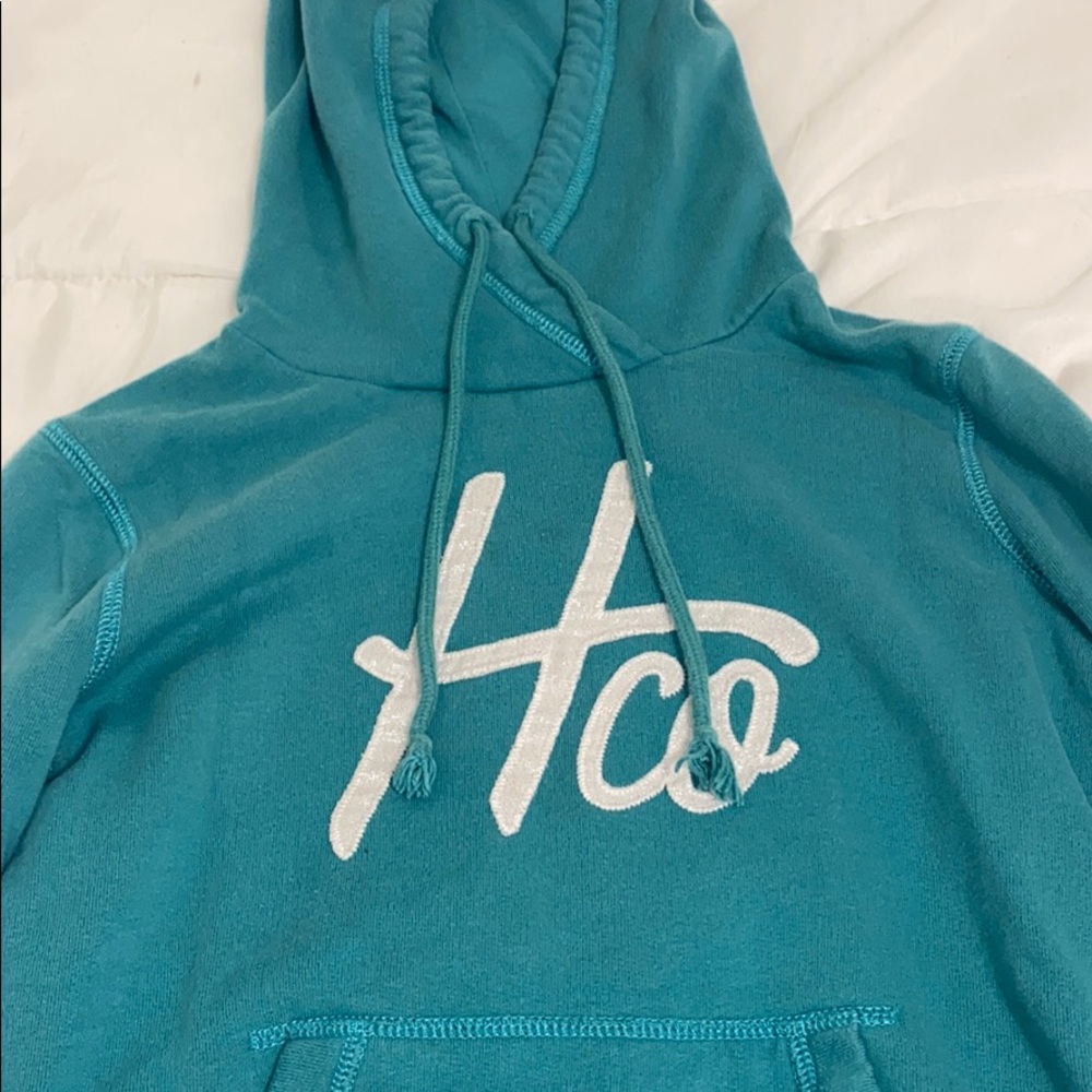 hollister light blue sweatshirt